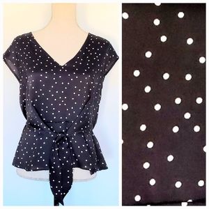 EUC Vince Camuto Cap Sleeve V Neck Blouse Black White Polka-Dots Sz Small